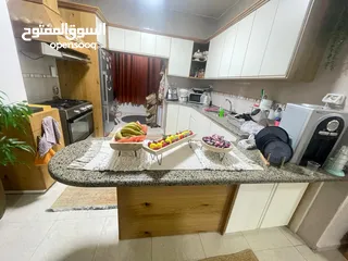  1 شقة طابق اول عدد الشقق بالعمارة 4 شقق