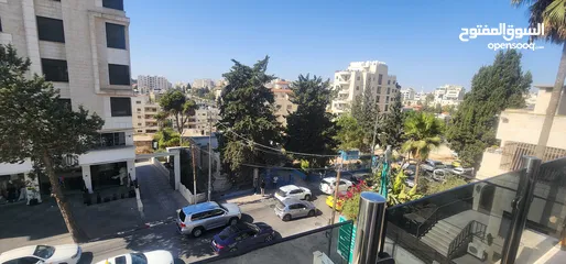  6 شقة وسط البلد قريبة من جميع الخدمات الشقة مكونة من غرفتين وصالون وحمامين ومطبخ وبرندة