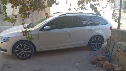  3 سكودا اوكتافيا ستيشن موديل 2020 لون ابيض