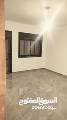  5 شقة سوبر ديلوكس جديدة البناء  بيتونيا مساحة 200م2  بجانب مسجد سيف الدين موقع سكني هادئ ومتميز