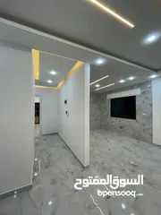 11 شقة ثالث مع روف مساحة 200م فاخرة و بأعلى المواصفات باجمل مناطق البنيات منطقة فلل قرب الحرية