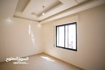  9 عرض ع اخر شقه في العماره للبيع بسعر مغرري طابق تالات مع روف في ابو علندا من المالك