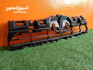  1 شبك / شل علوي طمبون امامي تويوتا بريوس سي 2016/2017 وارد اليابان  مستعمل اصلي بحالة ممتازه
