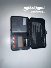  2 ميزان صغير جديد و مميز معو ملقط ووزن 50g.