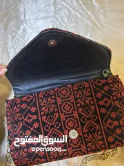  7 ثوب مطرز مع حقيبة تطريز