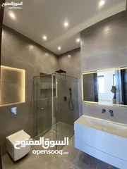 10 اخر شقة ارضية مع ترس تشطيب فندقي في حي الصحابة منطقة عميش مطلة على طريق المطار