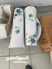  3 مراحيض جديدة و مغاسل و مصابيح