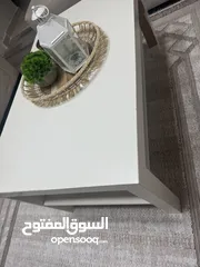  1 طاولة  ايكيا وسط وطاوله جانبيه