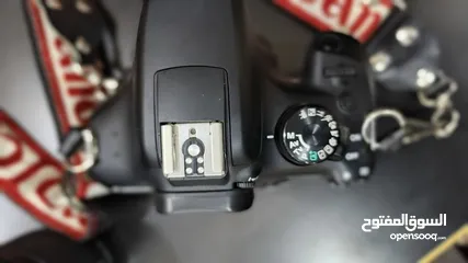  10 كانون 1300D بحالة الوكالة عدد تصوير قليل استخدام شخصي وليس تصوير حفلات او مناسبات مع عدستين للبيع