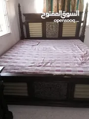  4 عندي اثاث مستعمل للبيع غرفتين نوم وثلاجه وثلاث جرار غاز البيع