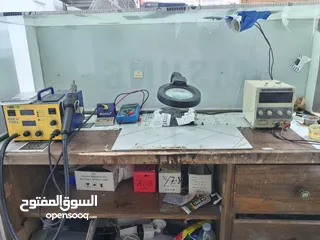  7 محل اجهزه خلوية للبيع مع كامل أغراضه  اربد إشارة النسيم البيع بداعي السفر موقع مميز أو بيع الاغراض ا