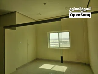  11 مكتب للايحار في سلماباد الجديدة  قرب المدينة للزجاج