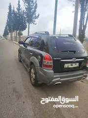  1 توسان  لون أسود 2006  بحاله ممتازة
