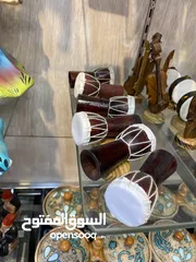  1 تحف على شكل الالات موسيقة