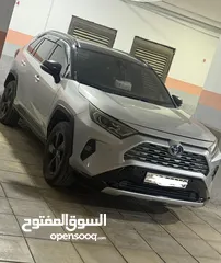  3 TOYOTA RAV4 XSE
