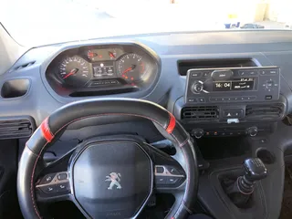  3 بيجو ريفتر 2022