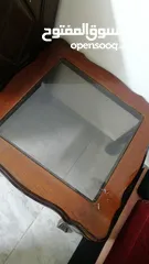  1 طاوله مع طربيزات للليع