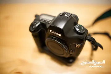  1 كاميرا Canon 5D classic + باتري گريب + عدسة 75-300