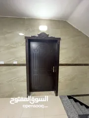  10 شقة طابق أول أمامية للبيع في جبل الحسين