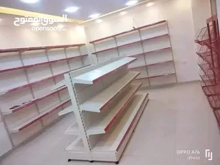 6 رفوف حائط + وسطي بحال لوكاله للبيع للجادين فقط الاتصال