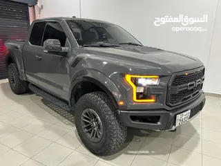  2 Ford F-150 Raptor