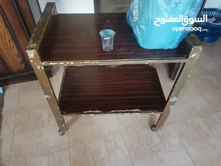  3 خزانة كبيرة وطاولة ومراية وحوض سمك مع عدته كاملة