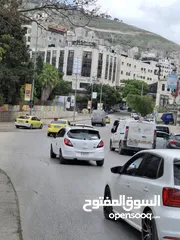  1 مكتب للبيع بمساحة 102 متر مربع 3 غرف وصاله وحمام ومطبخ يمكن اعاده التقسيم الداخلي حسب الحاجه