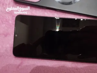  6 هاتف ايتل A50 جديد استعمال خفيف لمدة 4 شهور فقط للبيع بسعر 2800 قابل للتفاوض مش هنختلف عن اي شي
