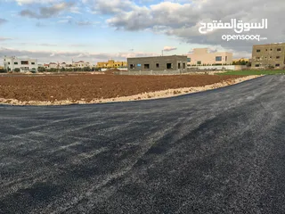  13 فرصة سكنية استثمارية قطع أراضي في منطقة الروضة ناعور قبل بلدية حسبان سكن ج مساحات متنوعة وموقع مميز