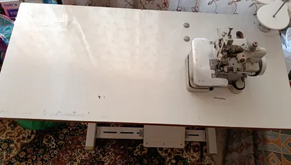  1 ماكينة حبكة سنجر نضيفة و ممتازة