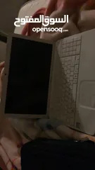  4 لأب توب بشتغل و هو بالكهرباء بدو بطاريه و شاشته فيها خط مش مأثر بالمره بحاله الجيده