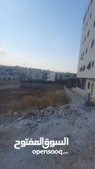  1 ارض للبيع في جاوا على شارع مادبا تقع على شارعين