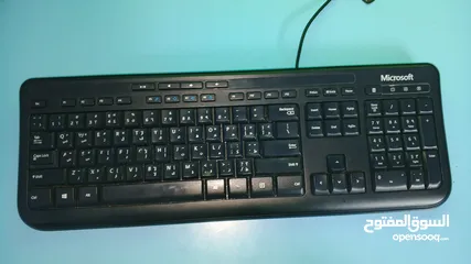  4 كيبورد نظيف مستعمل بحاله ممتار يستعمل في الدراسه و اللعب على الكومبيوتر