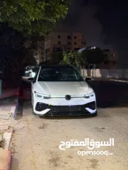  1 Volkswagen Golf R – 320 حصان model 2021