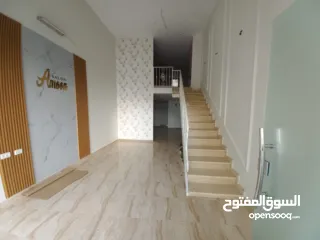  3 محل للبيع امتداد شارع السكة