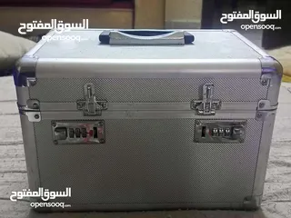  4 جهاز تنظيف بشرة هيدرافيشال 6 * 1 مستعمل شيء بسيط جدا بحال الوكالة مع جميع قطعه ومعظم قطعه لم تستخدم