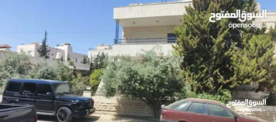  9 *فيلا*  مكونة من طابقين وروف صغير ( غرفة + حمام + مطبخ صغير) مساحة الارض 850 ع الكوشان 750 مساحة كل