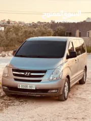  2 Hyundai H1 starex
