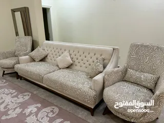  4 طقم كنب جلوس وطاولة طعام