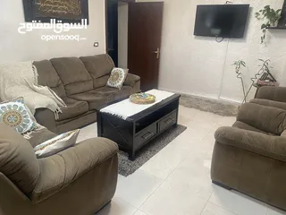  1 طقم كنب مريح وجديد قليل الاستعمال