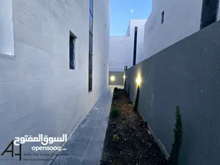  3 فيلا طابقين وروف للبيع الراهبات الورديه