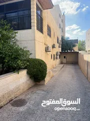  4 بيت مستقل للبيت يحتوى على 3 شقق