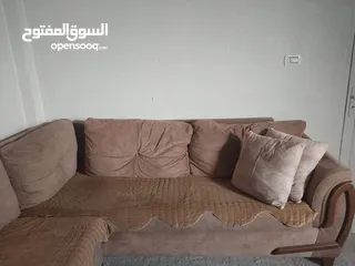  15 طاولة سفرة بحالة الوكالة بلإضافة إلى طقم كنب ومورس ارضي بحالة الوكالة الله يطرح البركة لصاحب النصيب
