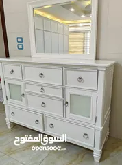  8 غرفه نوم امريكي   اشلي   ثقيله جدا جدا.    سبب البيع السفر  بسعر حرق والله بعوض  الغرفه ماببتعوض