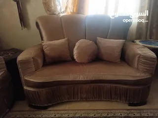  3 كنب غرفه ضيوف مستعمل بحاله جيده جدا