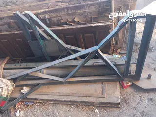  11 معدات بناء