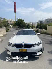  1 BMW 330 نظيفة جدا و حادثها خفيف جدا