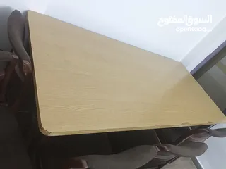  2 طاولة سفره بيجي خشب زان  لا كسور ولا خراب سعر 50 دينار مقاسها طول مترين وعرض متر وعدد كراسي معها 7