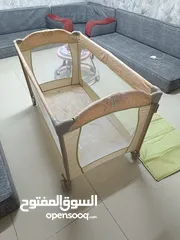  23 تخت بيبي نظيف جدا قابل للطي مثل ما هو وضح بالصور  عربايه مشي للاطفال تفتح وتسكر بحاله جيده جدا