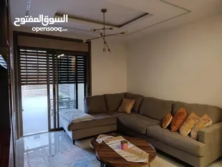  2 شقه للبيع مع حديقه في المصيون خلف البنك العربي